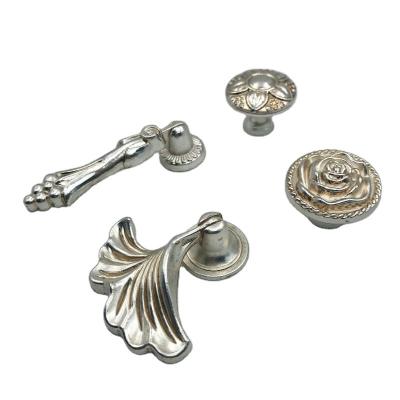 China Antique Style Furniture Knob Richard European Hot Silver Pendant Wooden Door Drawer Knobs for sale