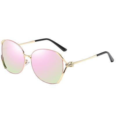 China Big Women's Oversized Sunglasses Shades UV400 Classic Sun Glasses Women New Fashion Gradient Oversized Female Vintage Glass Sun Glasses for sale