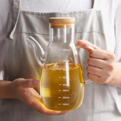 China Sustainable European Style Glass Pour Oil Jar With Mouth In Kitchen Glass Oil Bottle With Bamboo Lid And Calibration for sale