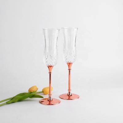 China Newlyweds of Crystal Decorated Metal Stand Amber Champagne Glass Led Champagne Glass Champagne Glass Gift Set For for sale