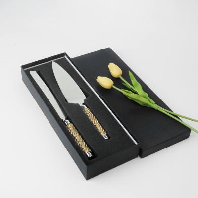 China Sustainable Cake 2 Knife Set Wedding And Alloy Serving Set Twisted Crystal Handle And Stainless Steel Cake Cutter Set For Birthdays for sale