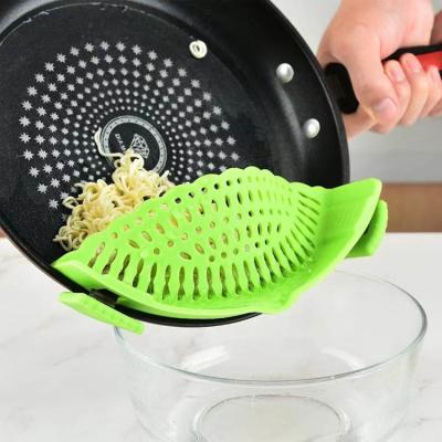 China Viable Noodle Food Stuff Snap N Strain Rice Pot Clip On Kitchen Pasta Silicon Strainer for sale