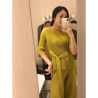 China 2022 hot sale QUICK DRY high quality material comfortable fashion simple pleated fashion complete suit set for sale