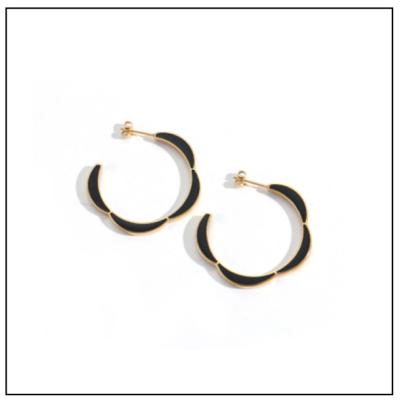 China CLASSIC Jewelry 18k Gold Plated Stainless Steel O Shaped Large Thick Gold Circle Lace Shape Earrings for sale