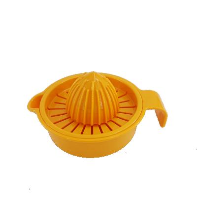 China Viable Manual 2-IN-I Squeezer, Orange Squeezer, Lemon and Lime Squeezer Hand Squeezer with Strainer and Container for sale