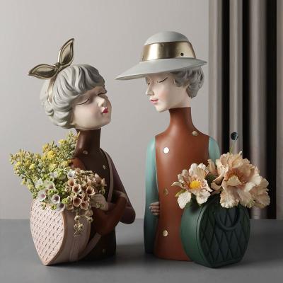 China Nordic Luxurious China Girl Sculpture Resin Ornaments Popular Crafts Girl Home Geometric Sculpture for sale