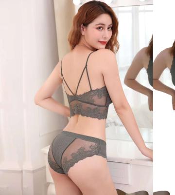 China QUICK DRY Seamless Women's Lace Suit Underwear Set Strappy V Neck Triangle Rib Crop Top Set Padded Free Size Bra Set for sale