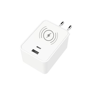 China With new design euro wireless charging wireless charging adapter with 2 USB ports for sale