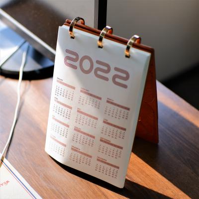 China New Hot-selling Personalized Recyclable Trend Design Spiral Binding Desk Calendar for sale