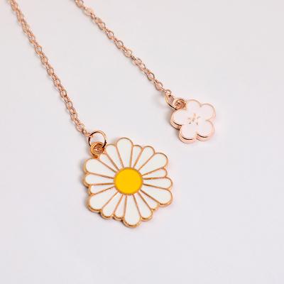 China Gift Whol of China Landmark Small Student Stationery Clip Book Small Daisy Simple Fresh Cherry Blossom Pendant Creative Accessories for sale