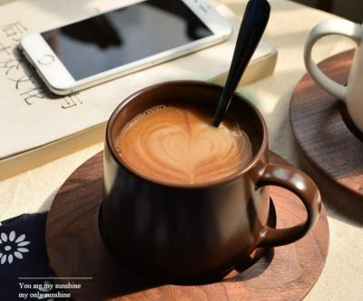 China Sustainable Ceramic Coffee Set Mug With Dish And Spoon And Wooden Lid For Cafe And Home for sale