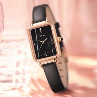 China Water Resistant OEM Accept Custom Your Own Logo Fashion Small Case Quartz Women Watches With Leather Strap for sale