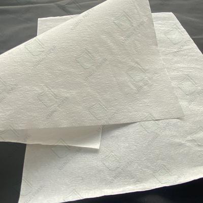 China Environmentally friendly and sustainable 36GSM hand towel in roll 450mm for sale