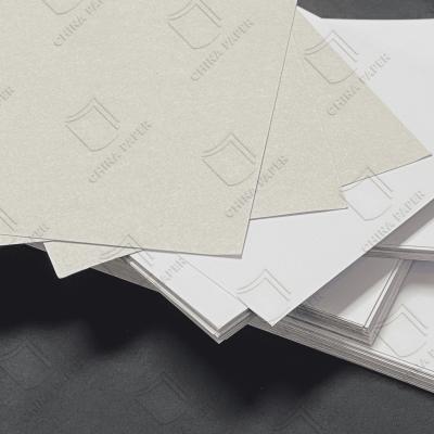 China Papel duplex reciclado sostenible con fondo gris para el embalaje en venta