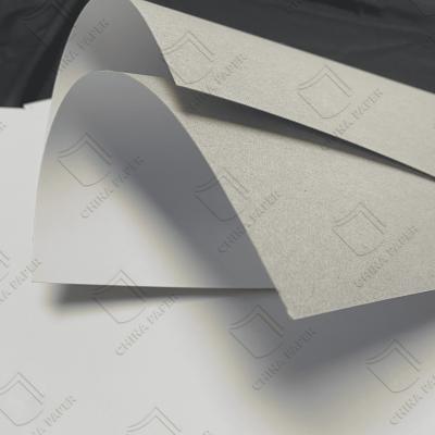 China Fabricantes de papel dúplex 250GSM-450GSM cartón papel blanco cartón doble cartón espalda gris para envases corrugados en venta