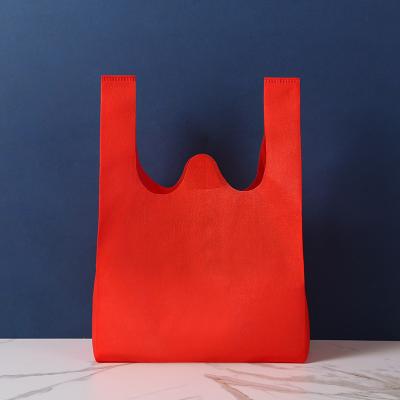 China Eco-friendly Xinqi eco friendly custom logo reusable die cut shopping t-shirt bag non woven bag for sale