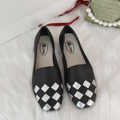 China New Flat Elegant Ladies Beautiful Flat Shoes Plaid Color Match Women Large Size Soft Flats for sale