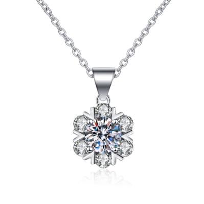 China Trendy s925 korean style fashion korean style six-claw heart moissanite snowflake necklace silver women's luminous moissanite ornament for sale