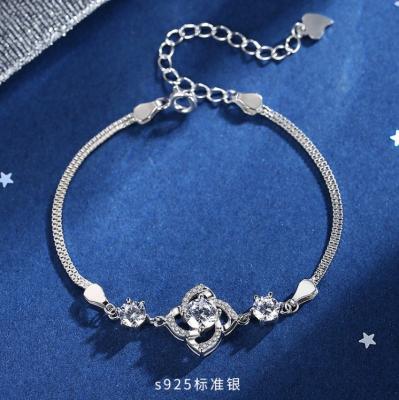 China FASHIONABLE wholesale new four leaf clover bracelet S925 sterling silver European women hand wholesale accessories manufacturers for sale