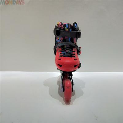 China Flash Colored Aluminum Wheel PVC Fashion Wheel 3 Frame Retractable Integrated Roller Skates for sale