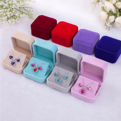 China Handmade Wholesale Velvet Jewelry Luxurious Packaging Ring Box Necklace Box for sale