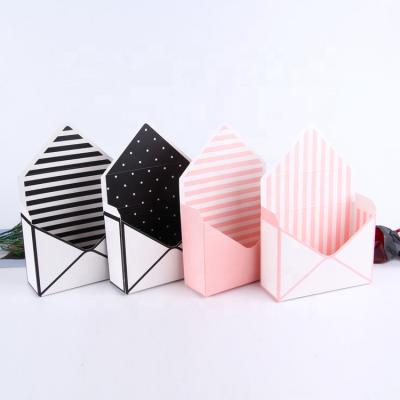 China Recycled Materials Envelope Box Flower Box Counter Cute Paper Display Box For Gift Flower Decoration Package for sale