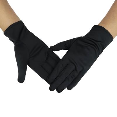 China Custom Fork Premium Non Dusting Black Jewelry Microfiber Cloth Hand Gloves For Women Jewelry Watches Handler Cleaning Polishing for sale