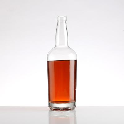 China Vodka Whisky Brandy Glasfles in driehoekige vorm met op maat gemaakte afdichting Te koop