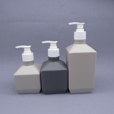 中国 Empty for liquid wash sanitizer lotion bottle HDPE 28mm plastic body lotion bottle 販売のため