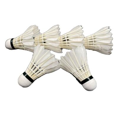 China Plastic foam factory direct natural goose feather badminton shuttlecock feather tournament shuttlecocks for sale