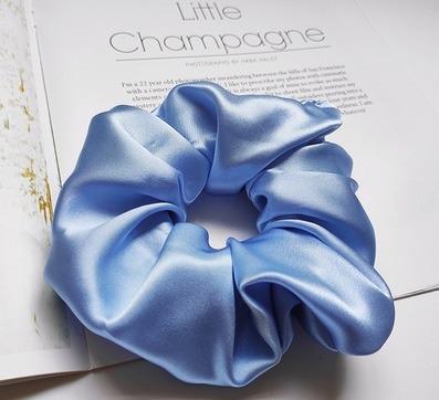 China New Arrival Healthy Fashion Silk Little Daisy Hair Scrunchies Elastic Hair Ties Scrunchies for sale