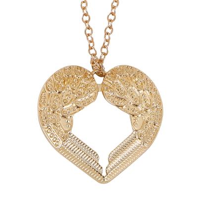 China Fashional Newest Arrival Gold Plated Wings Pendant Necklaces Geometric Heart Shaped Statement Necklaces for sale