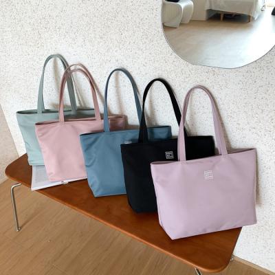 China Low MOQ Fashion Women Handbags Waterproof Portable Ladies Tote Bags Foldable Polyester Eco-friendly Waterproof Custom Made Wholesale for sale