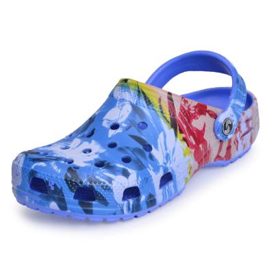 China New Lightweight Hole Shoes Fashion Non-slip Eva Beach Shoes Sandals Clogs Shoes for sale