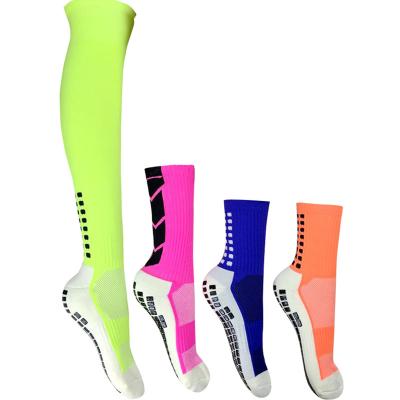 China QUICK DRY Custom Anti Slip Cotton Sports Socks Mens Crew Grip Socks Soccer Custom for sale