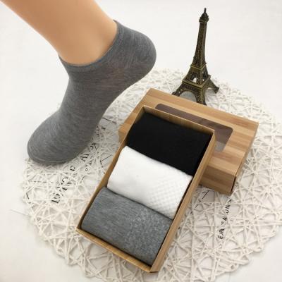 China QUICK DRY Custom Logo Breathable Bamboo Socks No Show 3 Pairs Box Ankle Mens Socks for sale