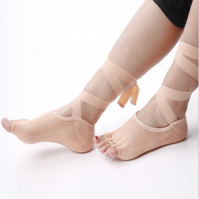 China 2020 high quality custom made combed cotton sliver yoga sporty socks for women non slip for sale