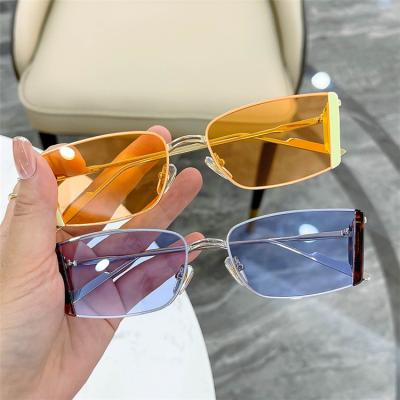 China Fashion Sunglasses Vintage New Shading Women's Sunglass Trendy Sunglasses 2021 Retro Fashion Metal Frame Sun Glasses For Ladies for sale