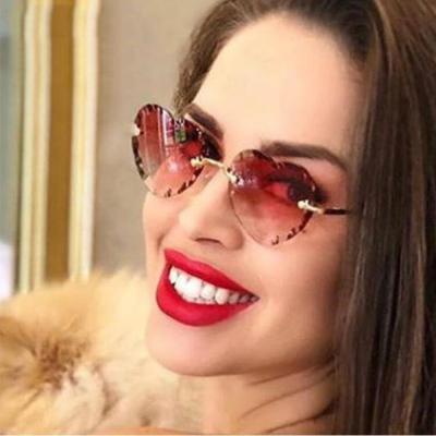 China 2021 Supplier Wholesale Cute Pink Heart Shades Women Sun Glasses Love Fashion Vintage Heart Shaped Sunglasses For Lady for sale