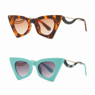 China Fashion Cat Eye Glass Women Vintage Shades Versage Sun 2021 Trending Designers Luxury Retro Cat Eye Sunglasses For Ladies for sale