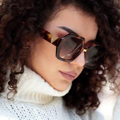 China 2021 Luxury Trendy Sun Glasses Women Shades Hexagon Oversize Designer Ladies Sunglass Vintage Black River Sun Glasses Fashion Sunglasses for sale