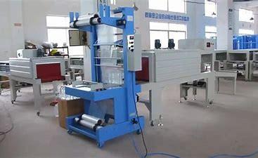 Cina PLC Driven  Shampoo Bottle Shrink Film Packaging Machine in vendita