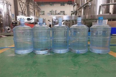 Chine remplisseur de bouteille du gallon 18.9L avec 4 têtes remplissantes, machine de remplissage de cruche de gallon à vendre