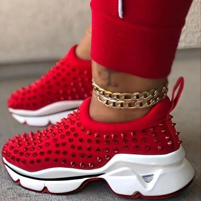 China 2020 Popular Hot Selling Fashion Rivet Running Shoes Cool Sports Men's And Women's Sneaker Casual Shoes for sale