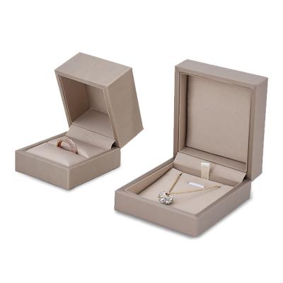 China Caja Para Joyeria Best Selling Handcrafted Luxury Leather Pendant Gift Jewerly Boxes Logo Necklace Box Packaging Custom Made for sale