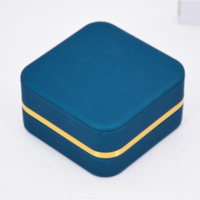 China Hand Made Luxury Leather Jewelry Bangle / Decorative Bangle Box Customize Jewelry Packaging With Your Logo for sale