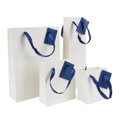 China Recyclable Fashionable Wholesale Hard Printed Folding Kraft Paper Jewelry Gift Paper Bags for sale