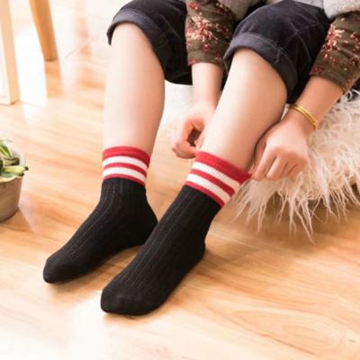 China New Style Breathable Soccer Knocks Round Silicone Suction Cup Grip Anti Slip Soccer Knocks Sports Men Women Baseball Rugby Socks for sale