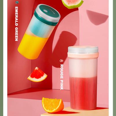 China Hot Selling Car RTS 2022 Usb Mini Social Smarter Softer Cup Portable Media Juicer Blender For Travel Sports Bottles for sale