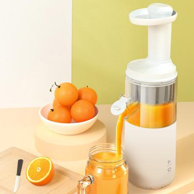 China New Design Car RTS 2022 USB Battery Portable Easy Clean Slow Juicer Machine Orange Blender For Household Kitchen for sale